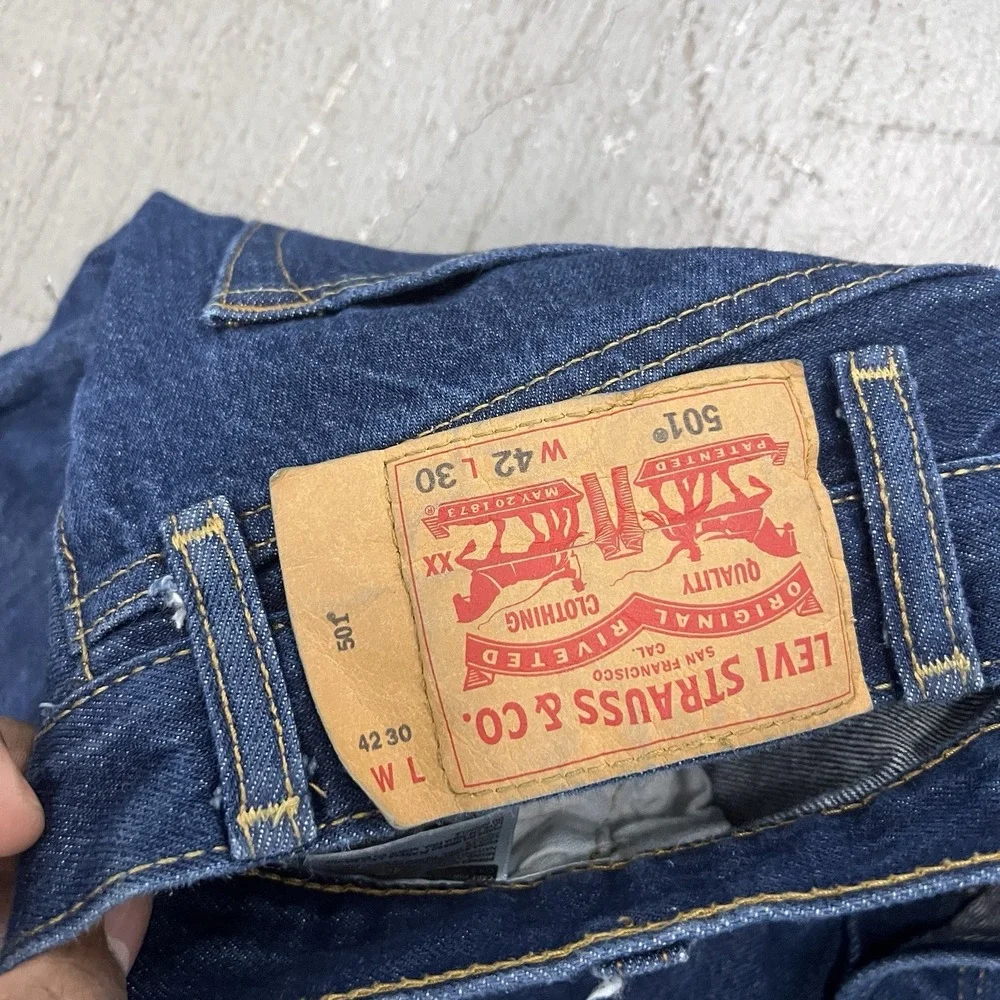 Levi's 501 Men's Jeans Medium Wash Blue Denim Levi Strauss‎ & Co Size 42x30